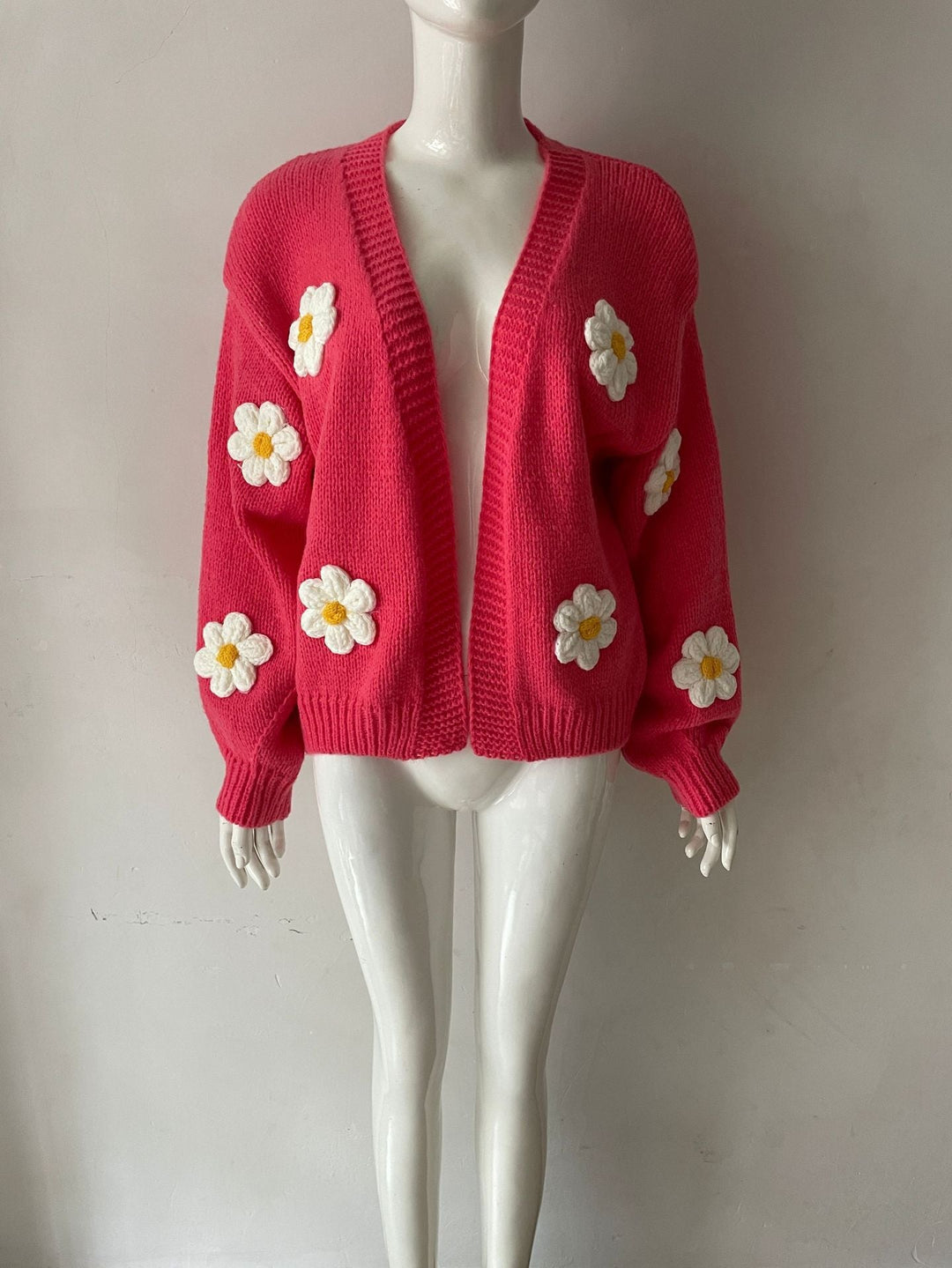 Cardigan donna in maglia morbida, design ampio e colori brillanti. Un must per abbigliamento casual.