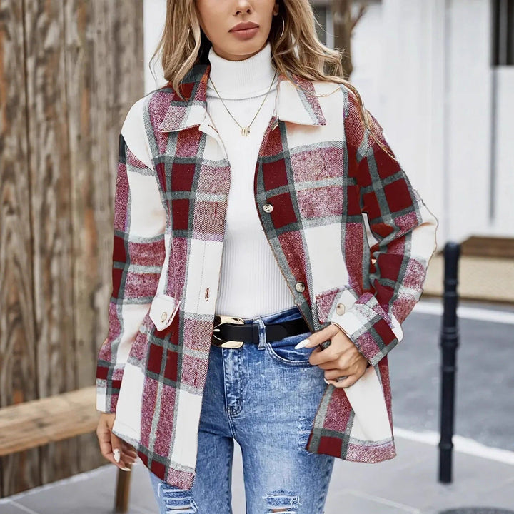 Camicia a quadri da donna, manica lunga, un capo essenziale e di tendenza per il guardaroba femminile casual.
