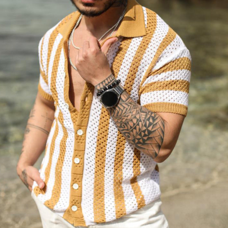 Polo uomo a maniche corte estiva a righe, versatile per vacanze, outfit quotidiani o occasioni casual-eleganti.
