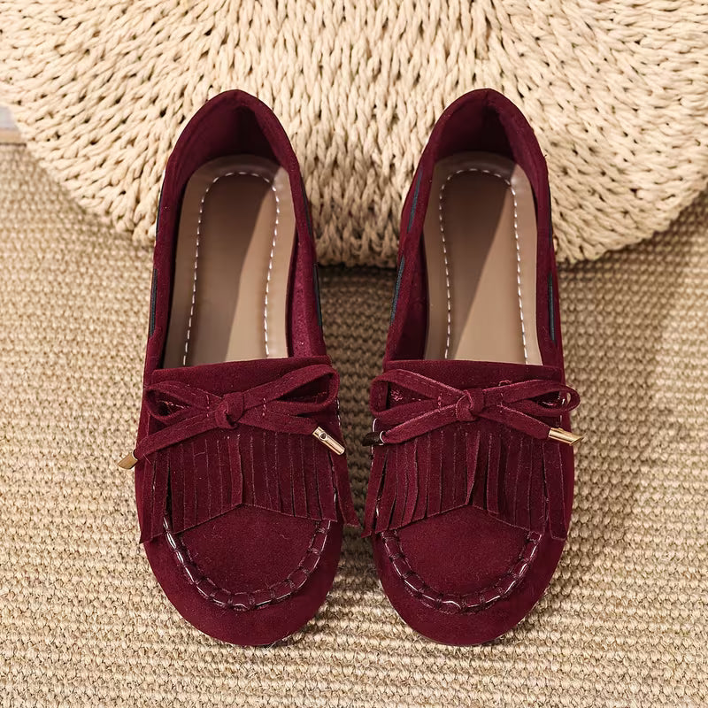 Mocassini donna Sasha con frange, calzature perfette per un look sofisticato e comodo.