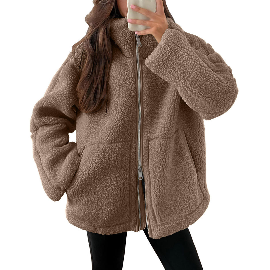 Capospalla donna in pile per autunno. Giacca leggera con zip, abbigliamento versatile e comodo.