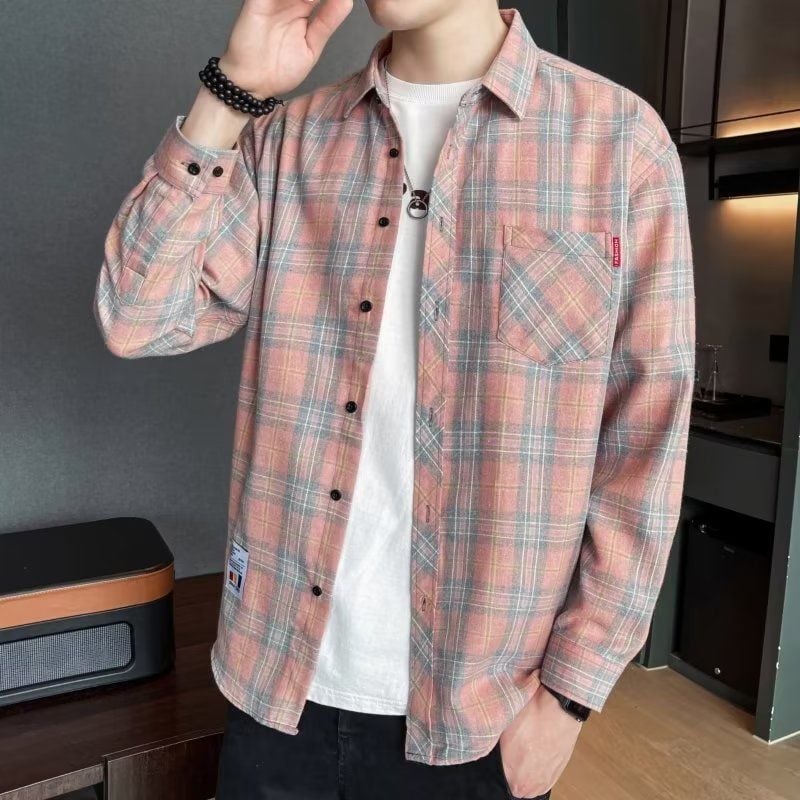 Camicia moda uomo scozzese slim fit, maniche lunghe, stile casual elegante per la primavera.