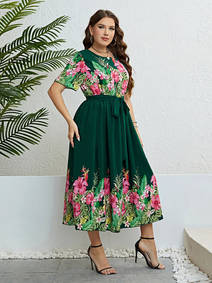Vestito donna estivo verde in linea A con stampa, maniche corte e laccio in vita. Perfetto per un look alla moda.