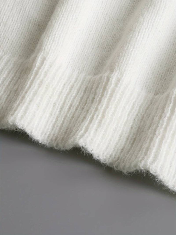 Maglione elegante donna bianco con scollo a V e arricciature, perfetto per outfit casual o chic. Moda femminile.
