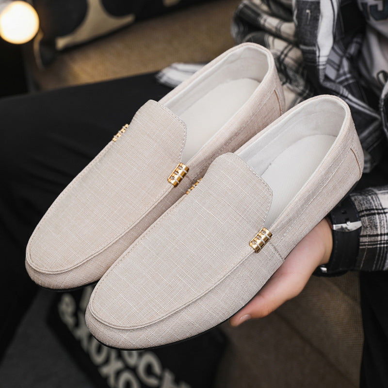 Mocassini uomo slip-on eleganti, punta tonda, perfetti per business casual e comfort quotidiano.
