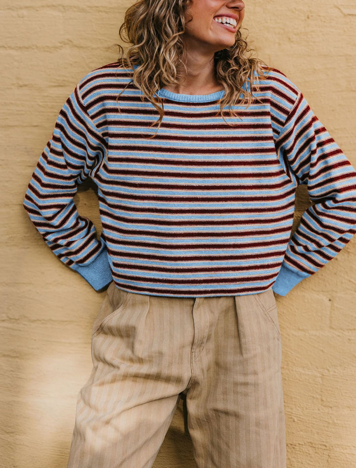 Maglione donna a righe color block per un look casual versatile. Morbido, caldo e moderno per autunno e inverno.