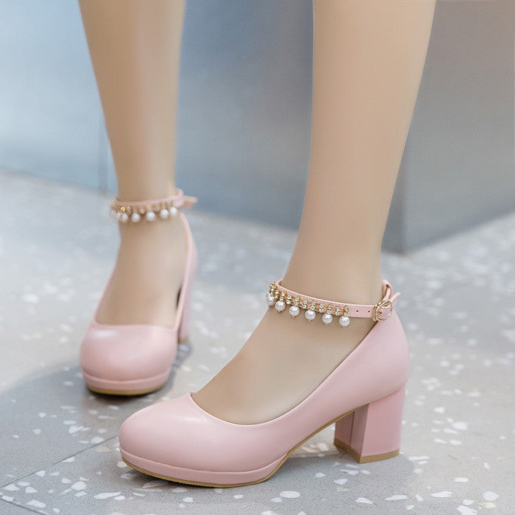 Scarpe donna con tacco largo e plateau, decorate con fibbia perle. Stile classico e comfort per ogni occasione.