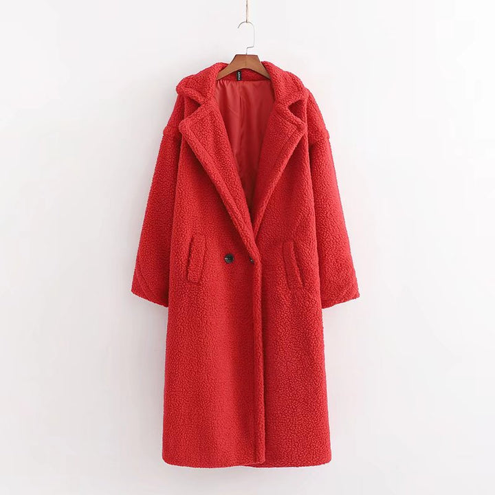 Abbigliamento invernale donna: cappotto lungo e caldo, perfetto per comfort e moda.