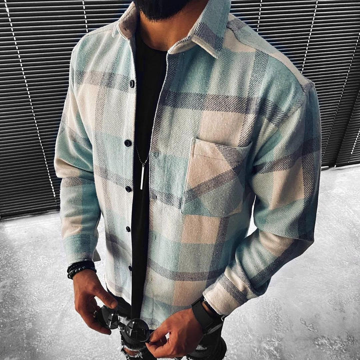 Camicia uomo a maniche lunghe scozzese nera, marrone e verde con rever. Stile casual e versatile per abbigliamento maschile.