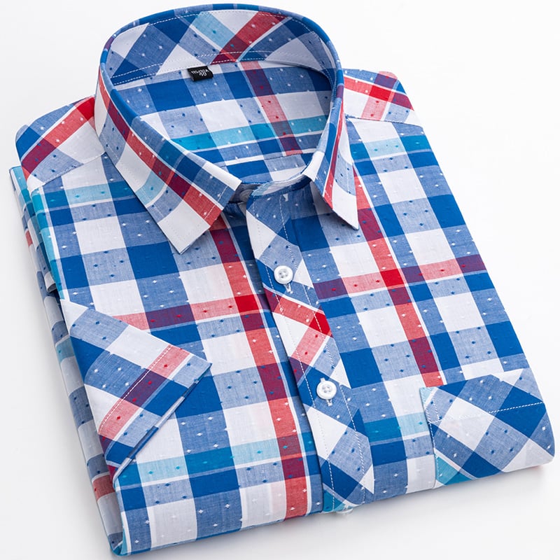 Camicia uomo a quadri, maniche corte, bottoni. Perfetta per outfit casual estivi e moda uomo.