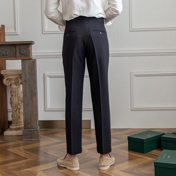 Pantalone uomo formale dritto con fibbia, tessuto antipiega per viaggi e lavoro.