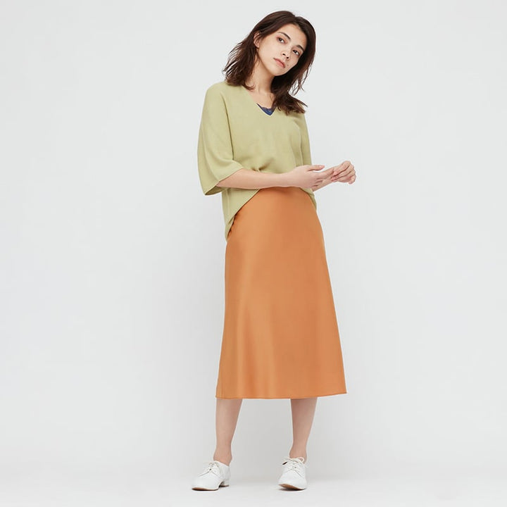 Gonna midi A-line testurizzata donna. Design chic, perfetta per un look elegante e professionale. Essenziale per moda donna.