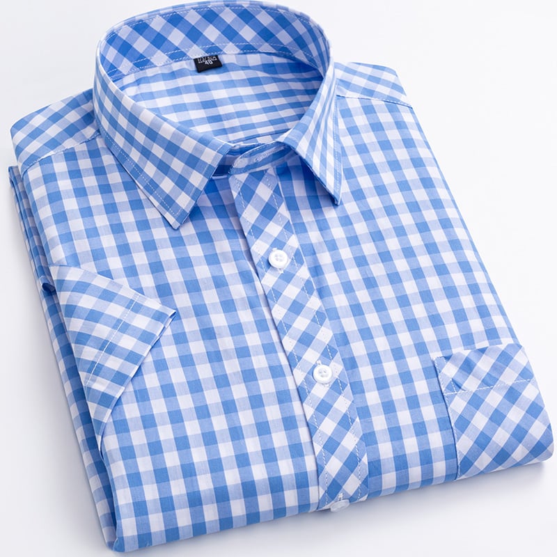 Camicia uomo casual con bottoni, maniche corte e motivo scozzese. Ideale per moda uomo estiva.