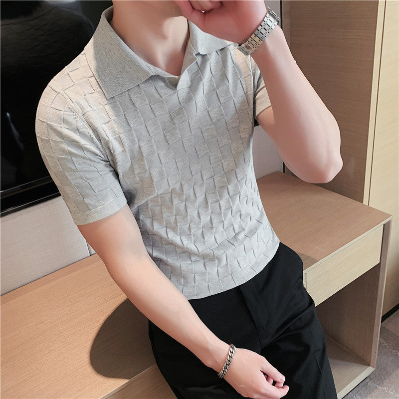 Polo uomo estiva elegante a maniche corte. Ideale per look casual o chic, versatile per ogni occasione.