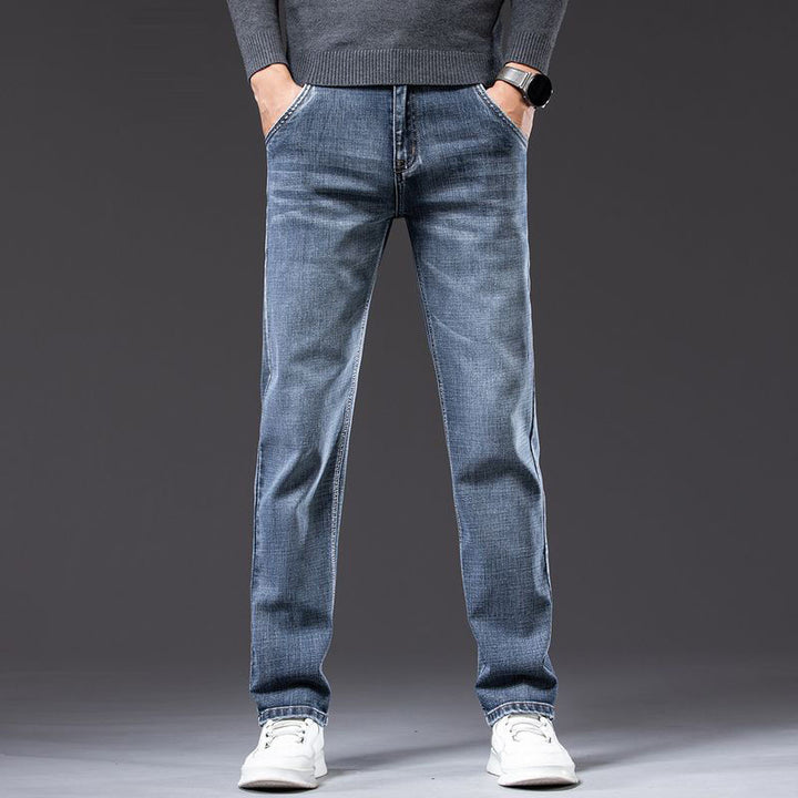 Pantaloni uomo denim a gamba dritta blu scuro, vestibilità comoda e vita media per massimo comfort casual.