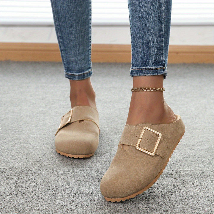 Mules slip-on da donna con fibbia, un'opzione comoda ed elegante per le giornate calde.
