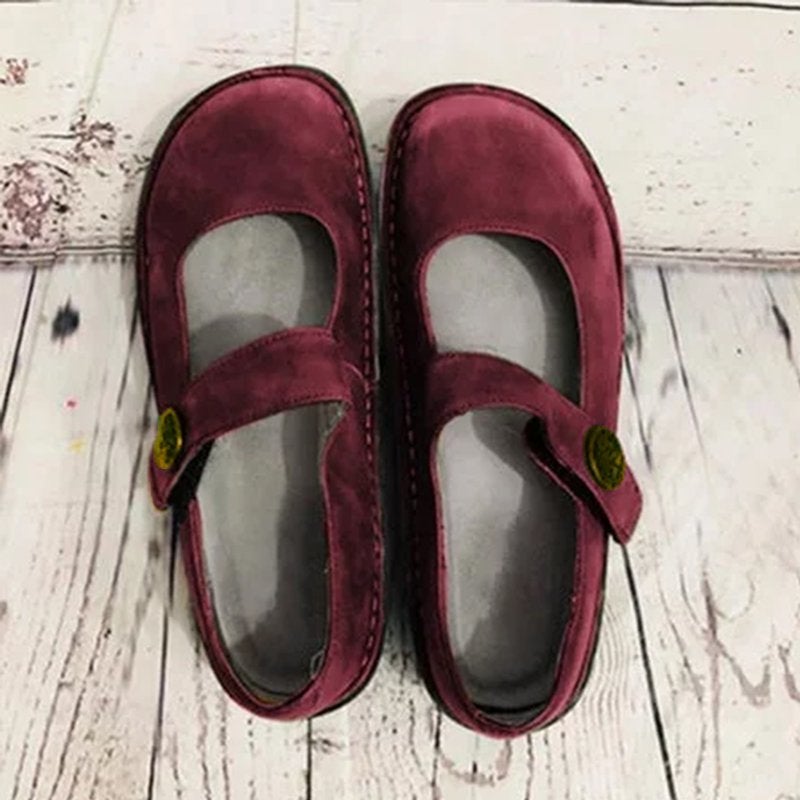 Eleganti scarpe donna in camoscio effetto retrò, calzature versatili stile Mary Jane per un look casual.