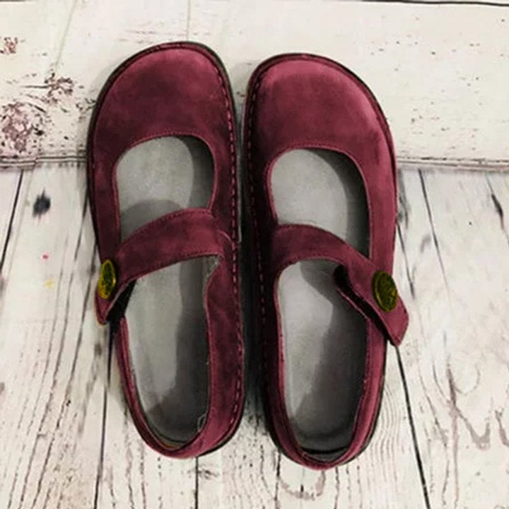 Eleganti scarpe donna in camoscio effetto retrò, calzature versatili stile Mary Jane per un look casual.