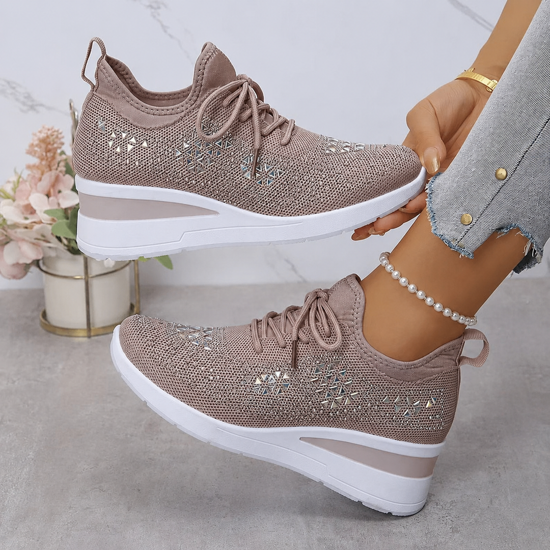 Scarpe donna con zeppa alta, finiture scintillanti, ideali per comfort e stile sportivo casual.