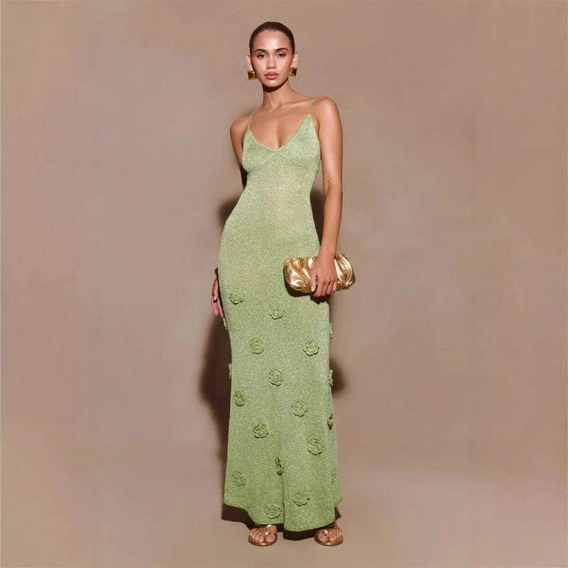 Splendido abito donna primaverile all'uncinetto con dettagli floreali e paillettes per serate eleganti.