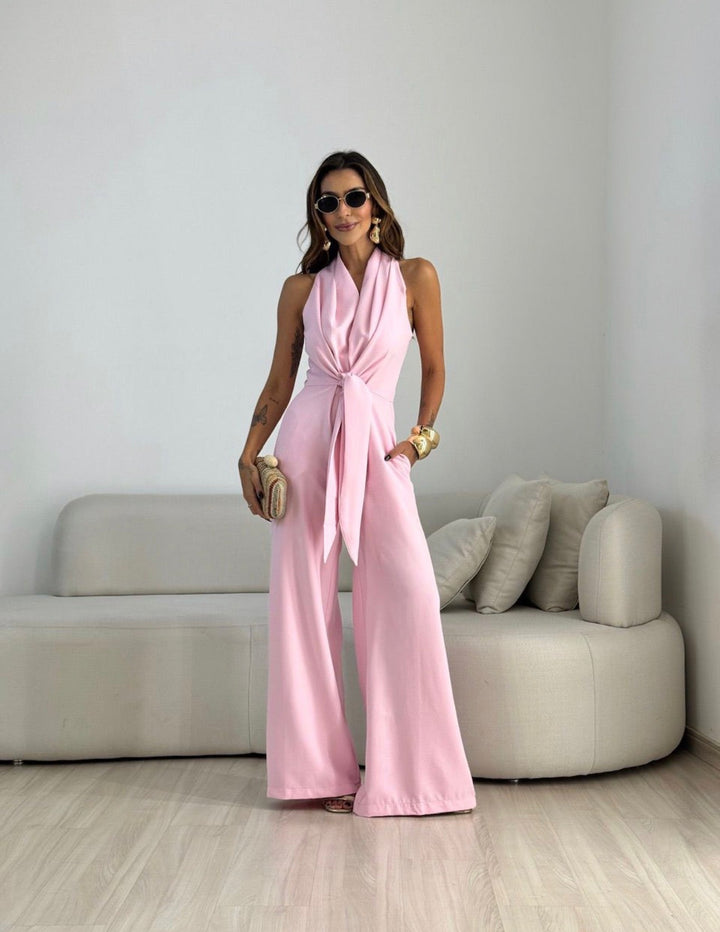 Tuta donna chic per serate importanti, fluida ed elegante, con sensuale schiena scoperta.