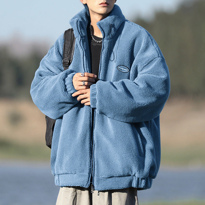 Giacca imbottita da uomo blu con collo alto per massimo calore. Ideale per l'inverno, look casual.
