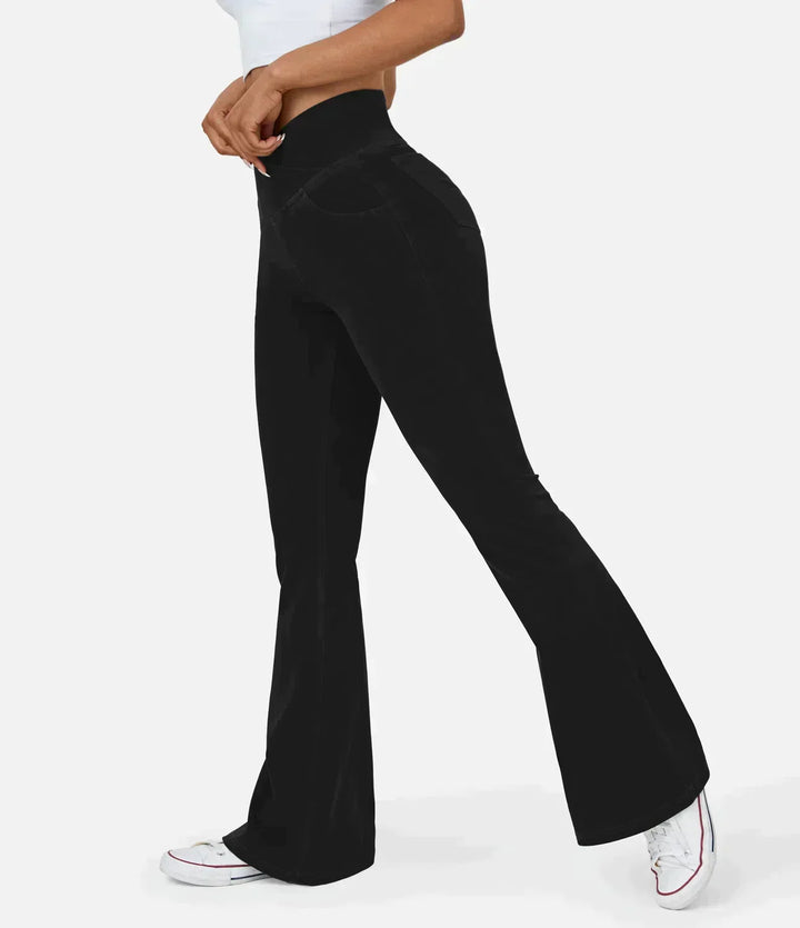 Vestibilità perfetta: jeans bootcut da donna a vita alta, elasticizzati, che valorizzano la figura.