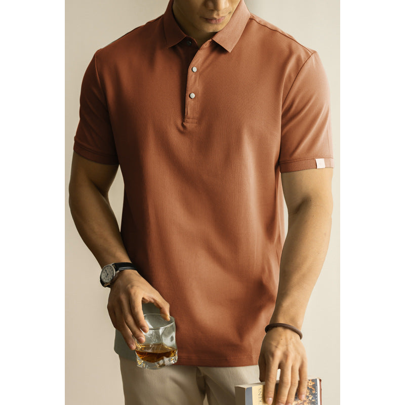 Polo uomo casual a maniche corte, vestibilità strutturata per comfort e stile primaverile alla moda.