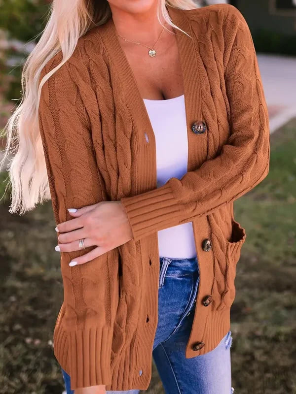 Cardigan da donna a tinta unita con tasche. Caldo e accogliente per giornate fredde, stile moda inverno.