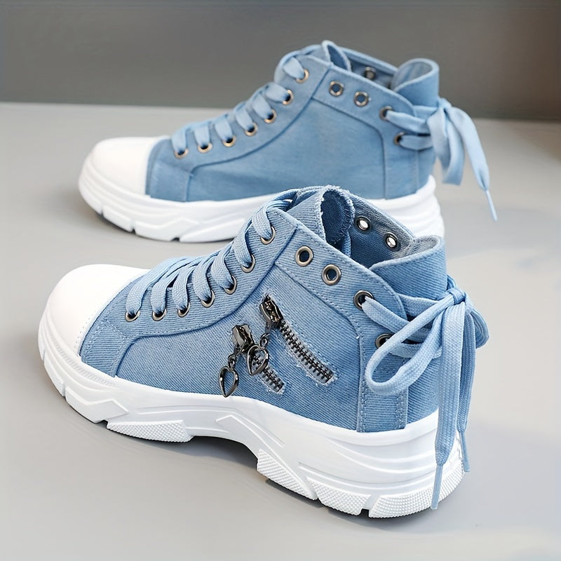 Sneakers donna con plateau, stile casual e comfort rialzato per un look urbano alla moda.