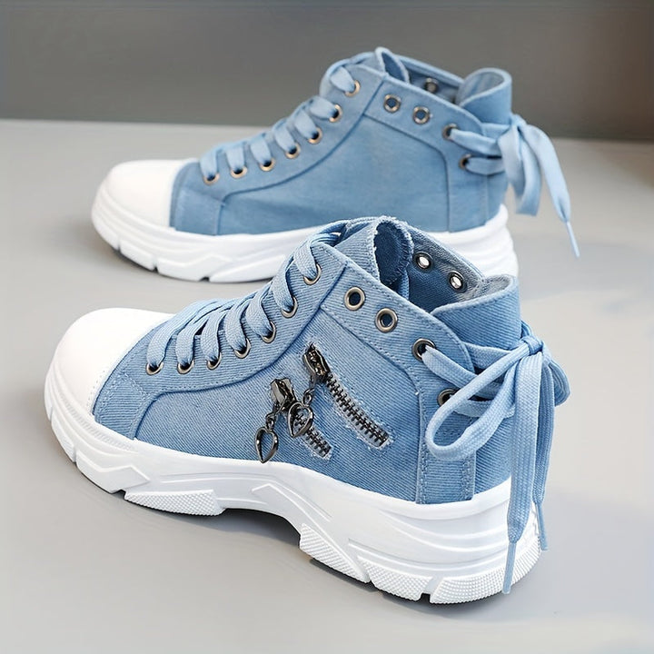 Sneakers donna con plateau, stile casual e comfort rialzato per un look urbano alla moda.