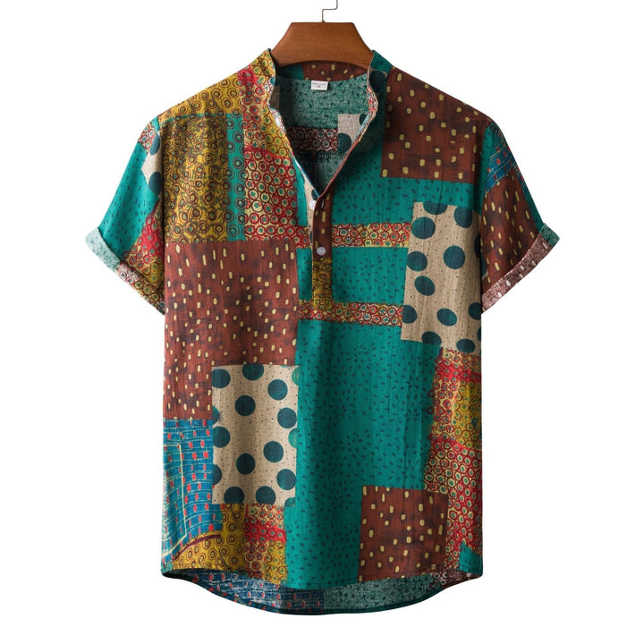 Camicia estiva da uomo casual, con distintiva stampa di bambù e maniche corte. Taglio slim fit.