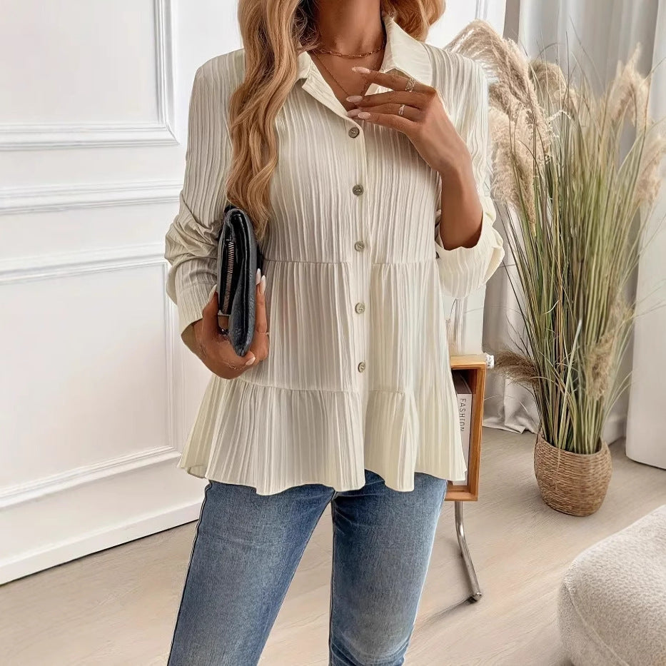 Camicia casual bianca da donna con bottoni frontali, versatile per ogni occasione, un must-have della moda femminile.
