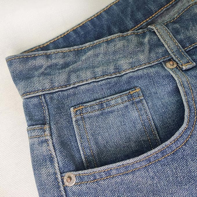 Pantaloni jeans donna alla moda con gamba larga cropped e design a cinque tasche, ideali per comfort e stile.
