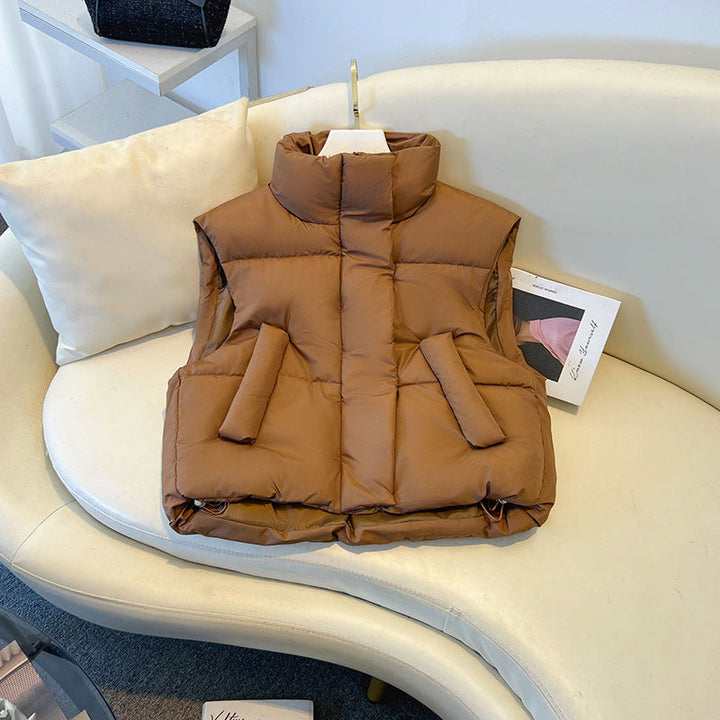 Gilet imbottito da donna, ideale per stratificazione invernale. Abbigliamento casual ed elegante, caldo e alla moda.