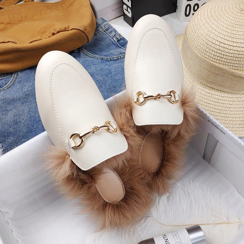 Mocassini moda donna, design elegante e comfort quotidiano. Scarpe versatili per outfit casual o formali.