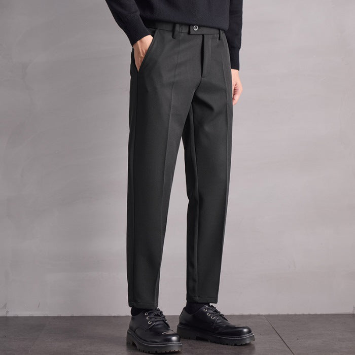 Pantaloni uomo dritti eleganti neri, ideali per outfit business e ufficio, con vita media e taglio sartoriale.