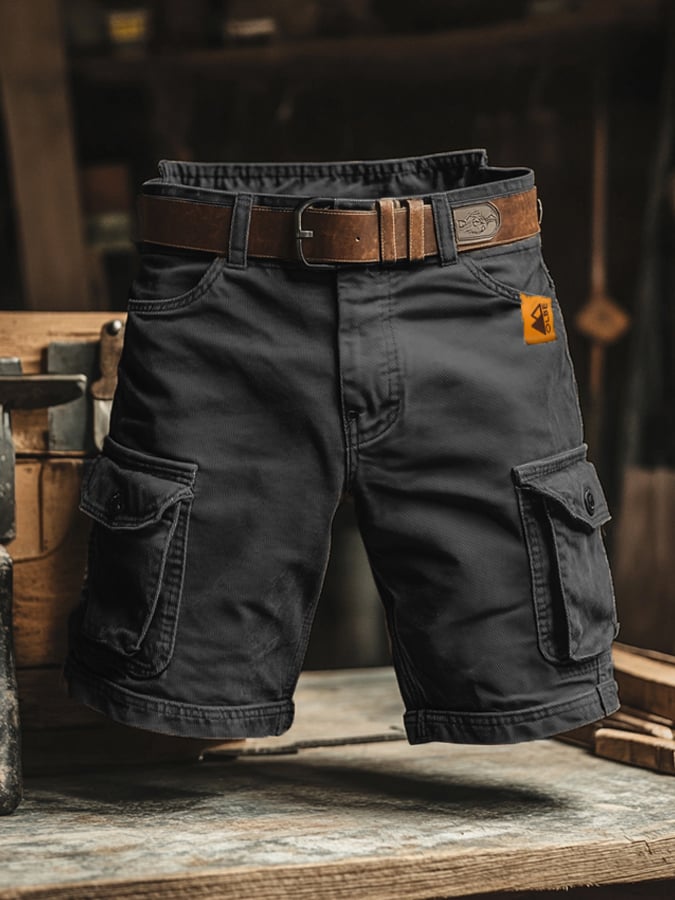 Pantaloncini cargo uomo in khaki resistenti, perfetti per attività outdoor, viaggi e look casual estivi.