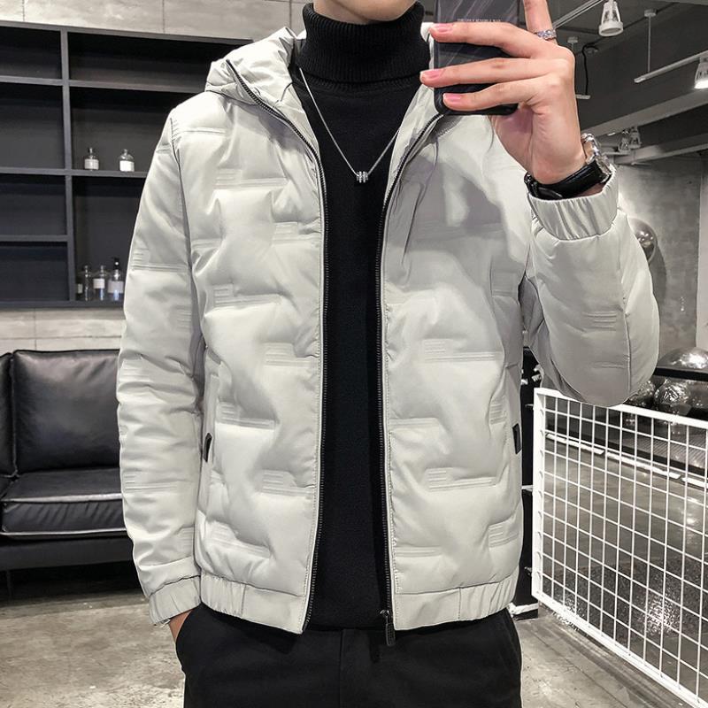 Giacca da uomo resistente, bomber invernale imbottito spesso con zip. Calda e versatile per ogni outfit casual.