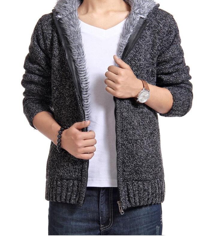 Elegante giacca invernale uomo blu scuro, ideale per un abbigliamento maschile raffinato.