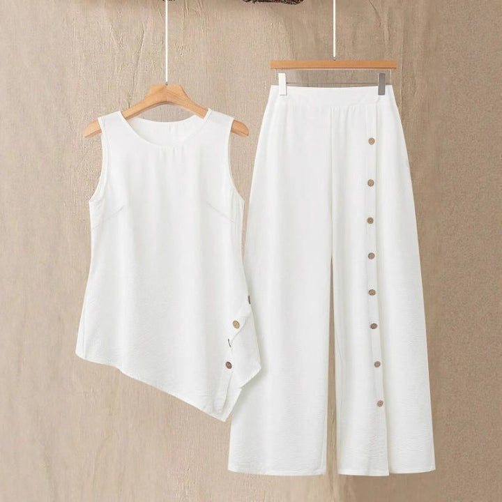 Completo donna due pezzi elegante con top senza maniche e pantaloni dritti. Ideale per look estivi versatili.