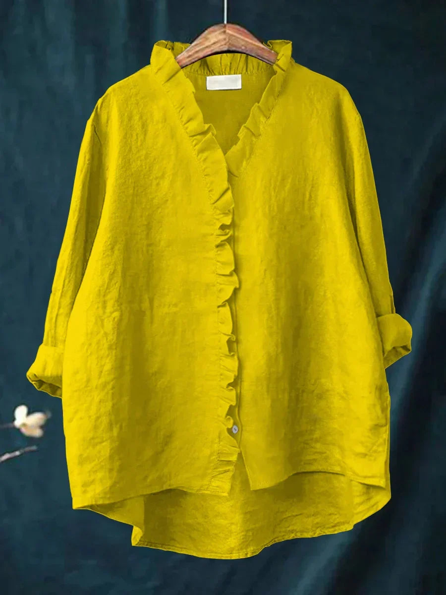 Camicia casual-elegante da donna con volant, bottoni frontali e maniche lunghe arrotolabili.