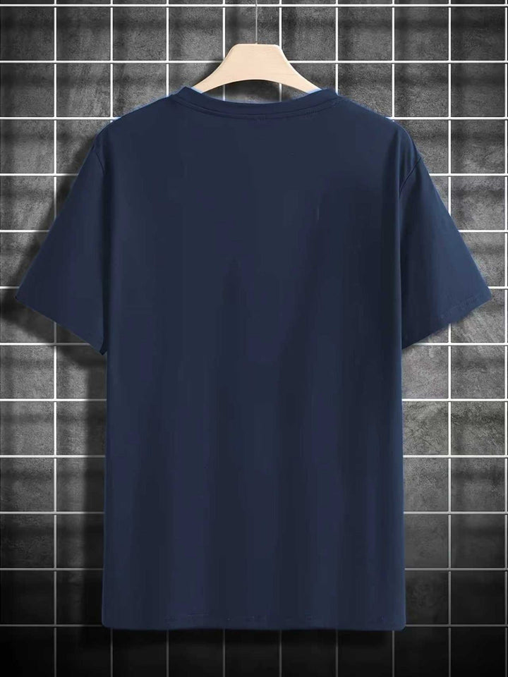 T-shirt blu navy da uomo, girocollo, maniche corte. Per uno stile casual, estivo e di tendenza.