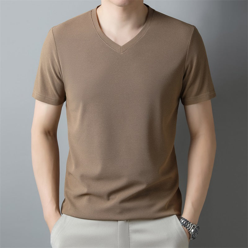 Maglietta uomo blu scuro, scollo V, maniche corte. Perfetta per moda casual, vestibilità regolare e comfort estivo.