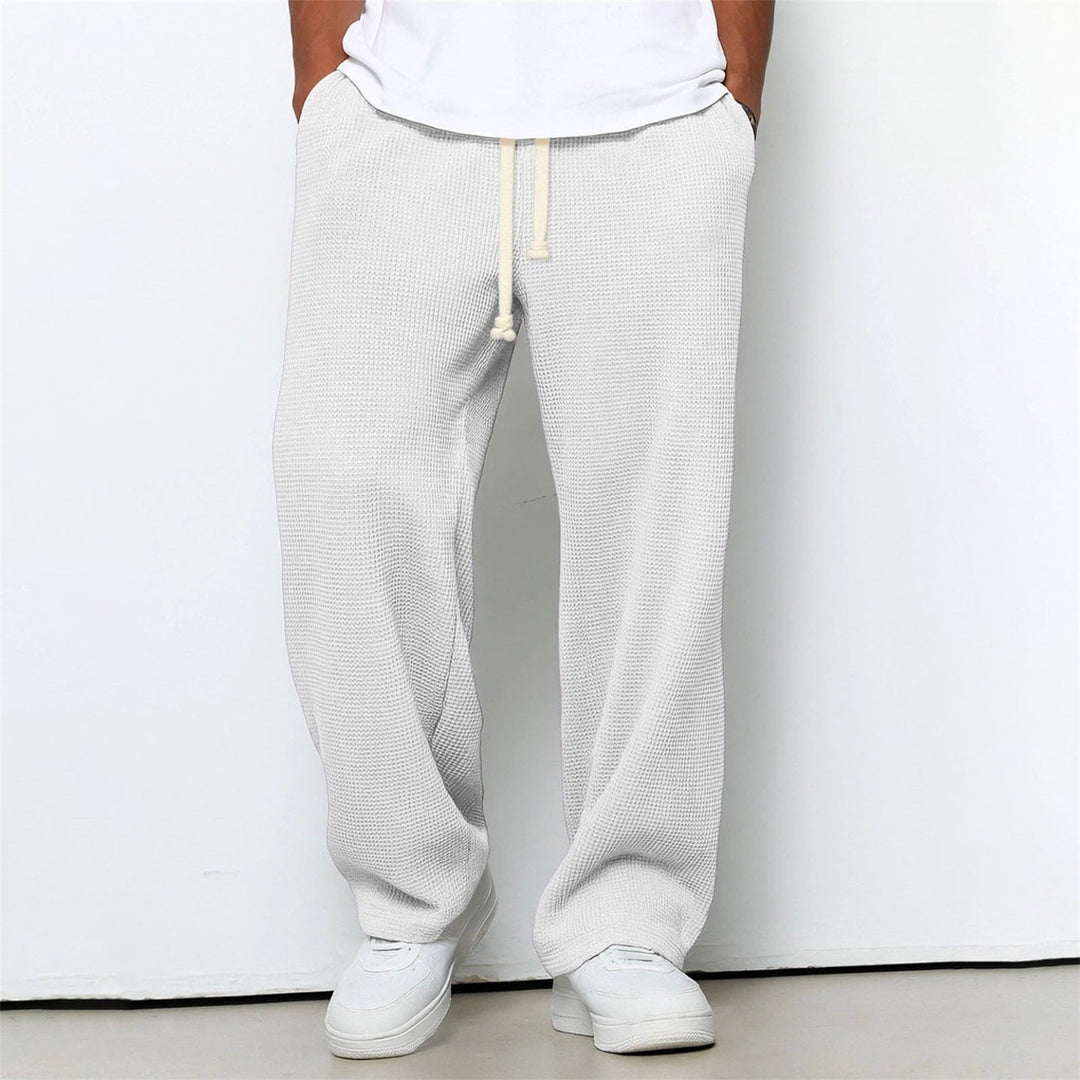 Pantaloni sportivi uomo, vestibilità comoda e gamba dritta. Per un look casual moderno e versatile.