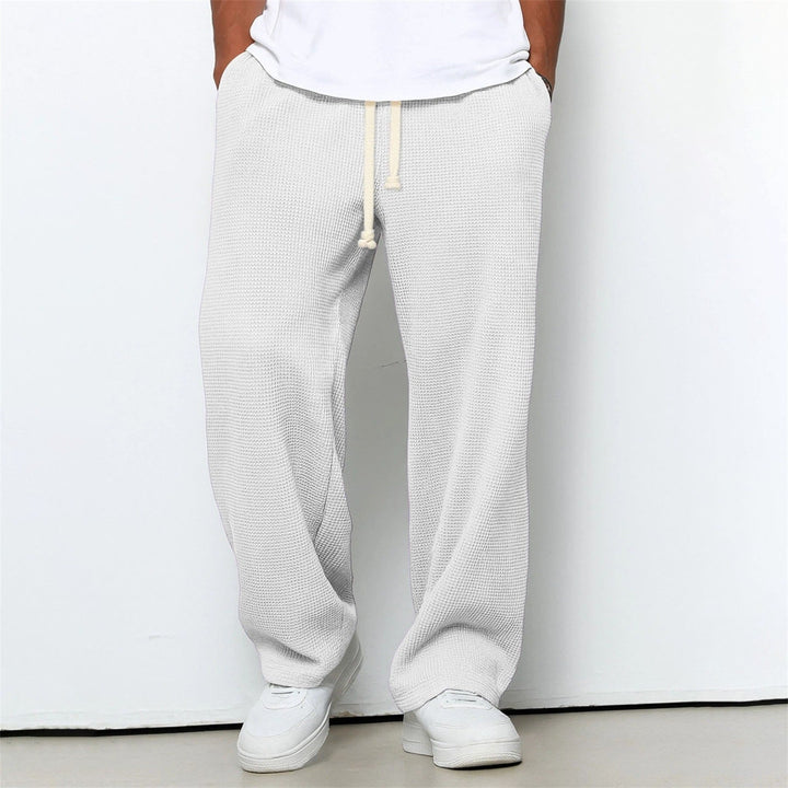 Pantaloni sportivi uomo, vestibilità comoda e gamba dritta. Per un look casual moderno e versatile.