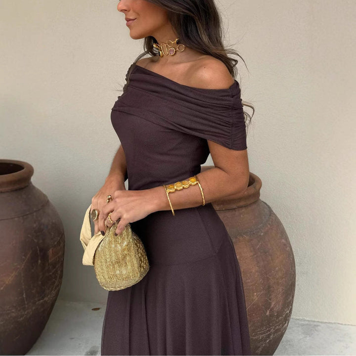 Moda donna: abito lungo senza spalline con gonna ampia e rete, disponibile anche in taglie forti. Colore caffè.