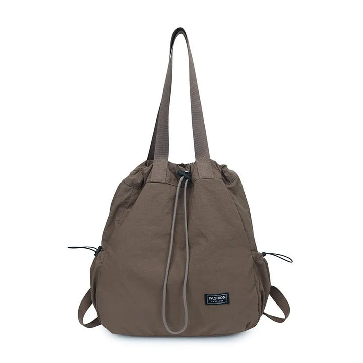 Zaino donna leggero e funzionale, con spalline regolabili. Ottimo per viaggi, lavoro o attività casual.