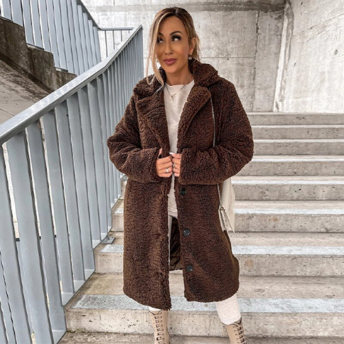 Cappotto donna elegante marrone scuro, in lana per comfort e stile, un must-have versatile.