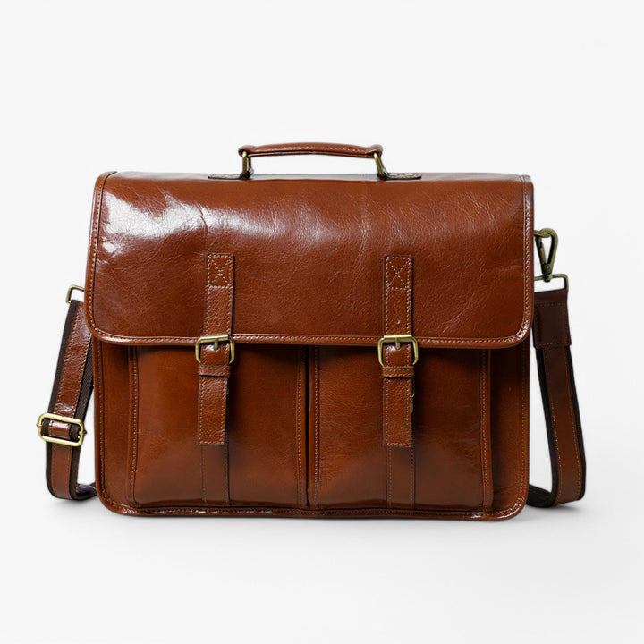 Borsa portadocumenti uomo marrone con patta in pelle, ideale per lavoro e ufficio, stile classico.